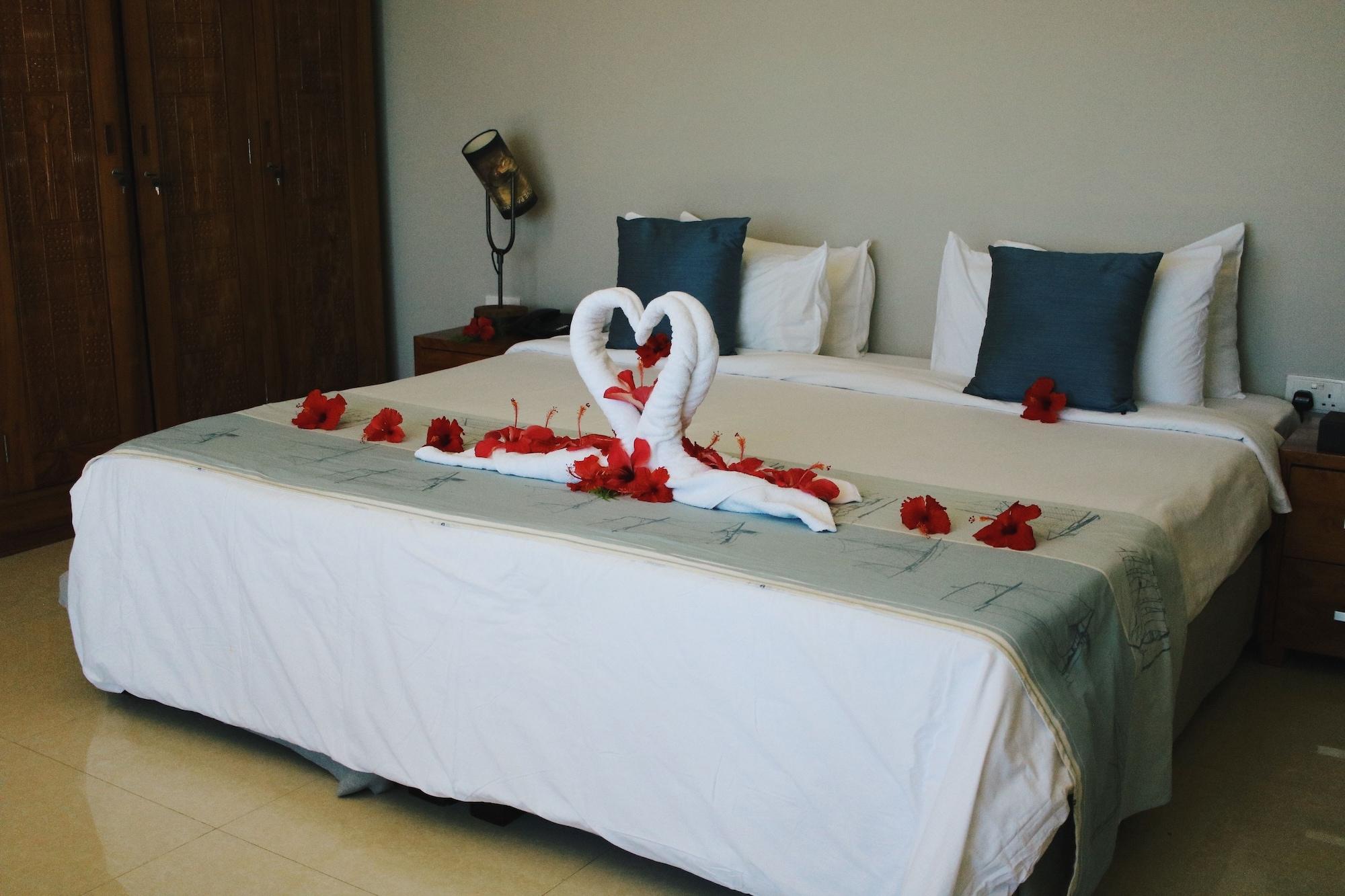 Crown Beach Hotel Seychelles Pointe Au Sel Ngoại thất bức ảnh