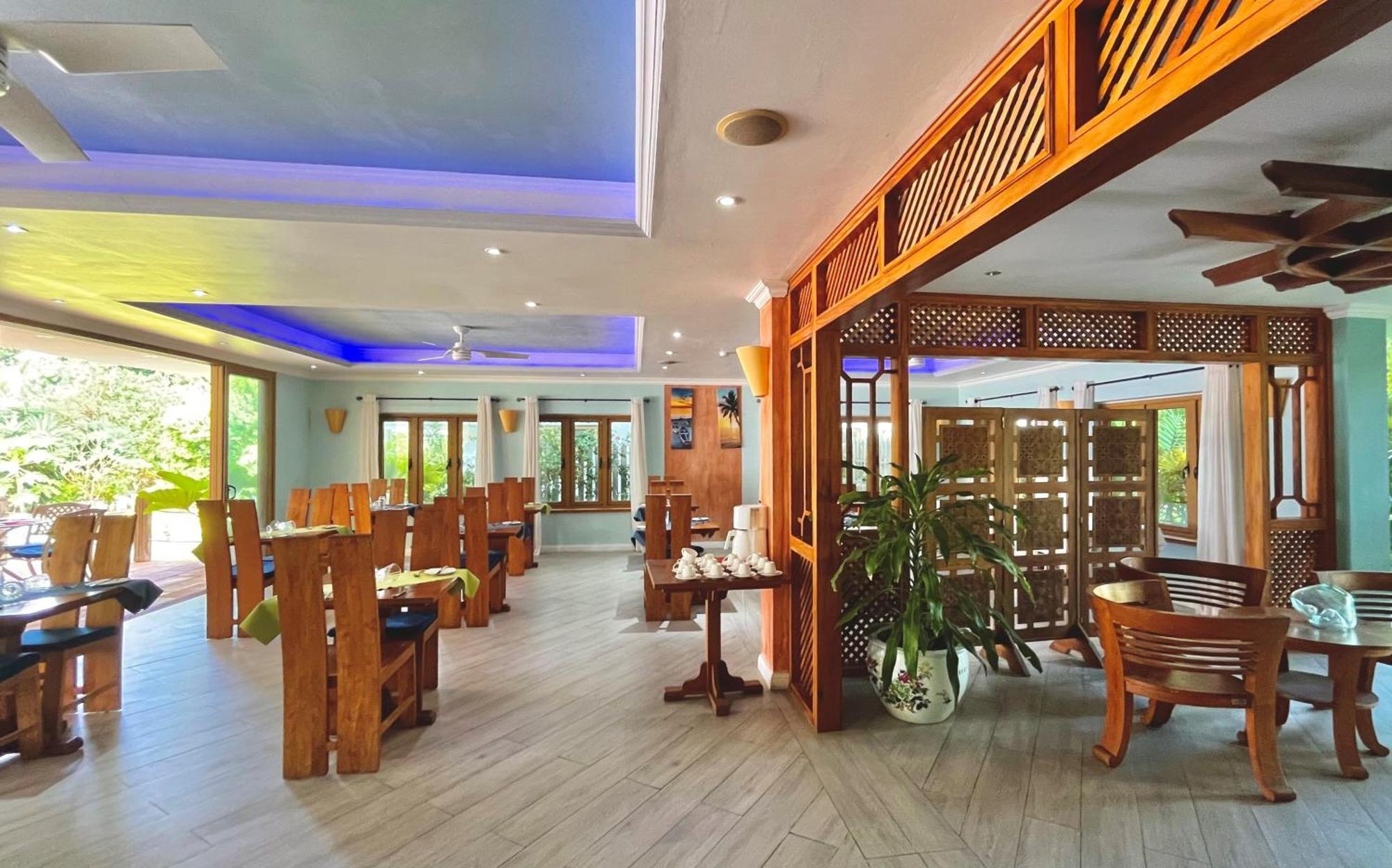 Crown Beach Hotel Seychelles Pointe Au Sel Ngoại thất bức ảnh